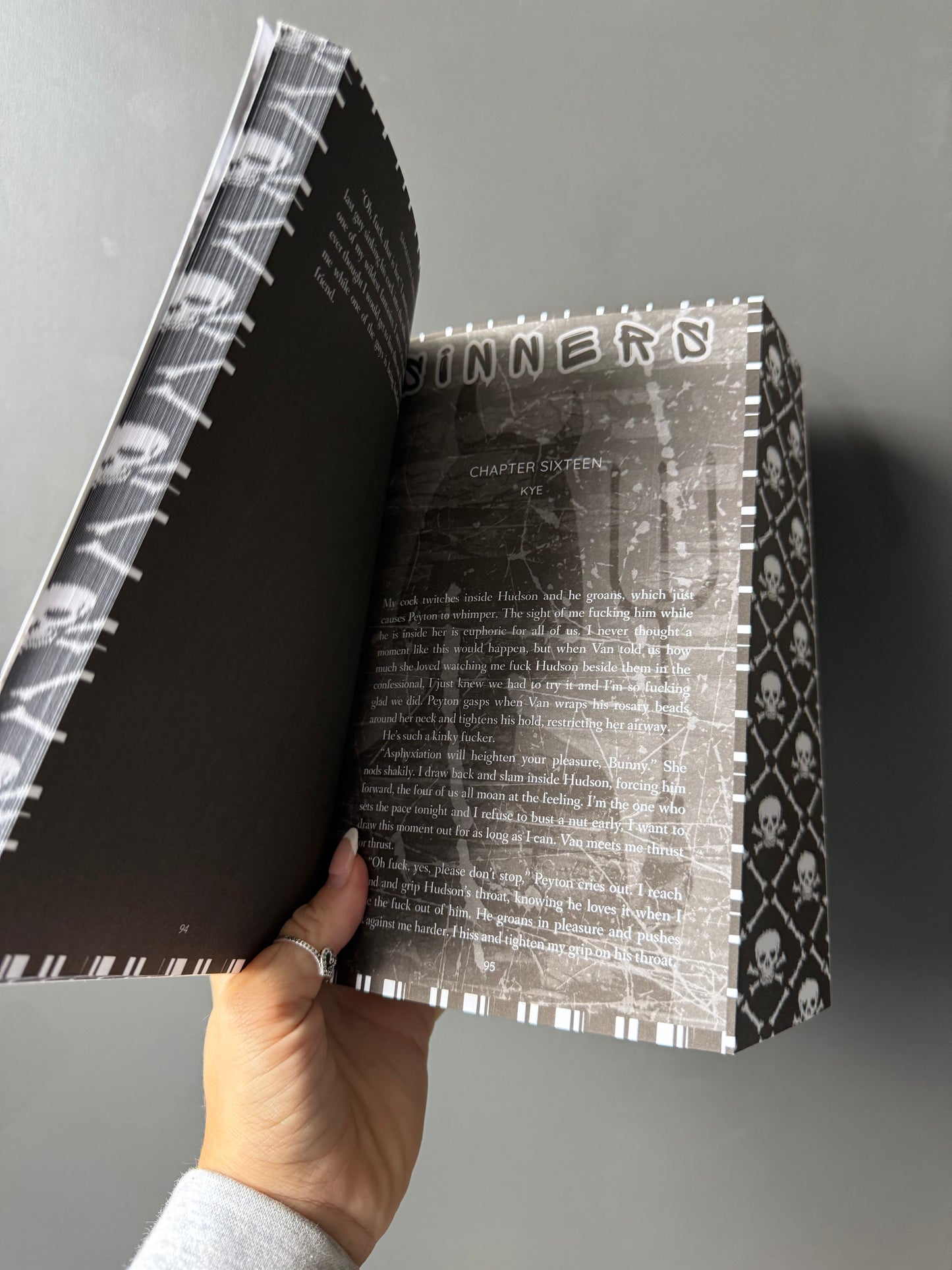 Sinners Welcome Omnibus - Samantha Barrett - Signed Bookplate & Sprayed Edge