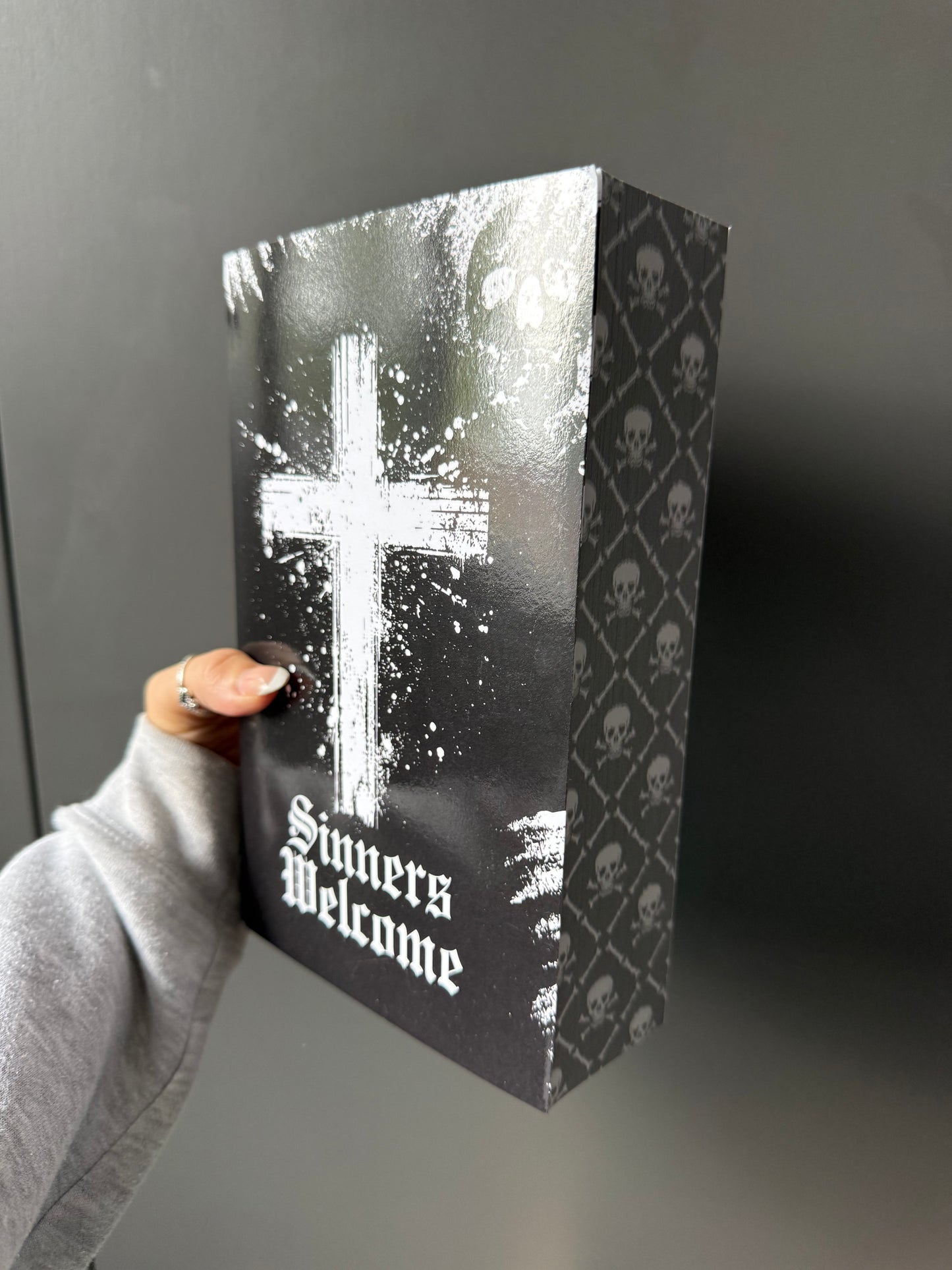 Sinners Welcome Omnibus - Samantha Barrett - Signed Bookplate & Sprayed Edge